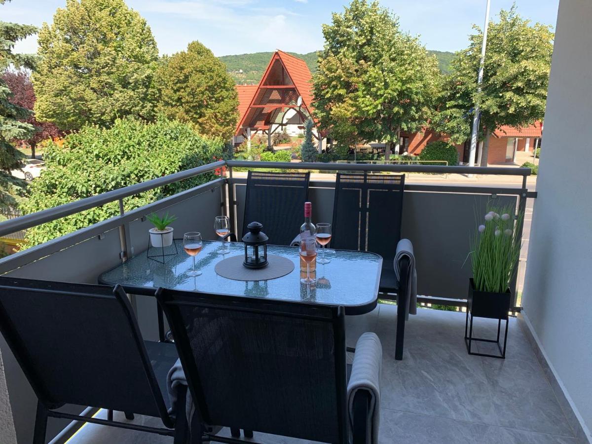 Naplemente Apartman Balatonfured Exterior photo